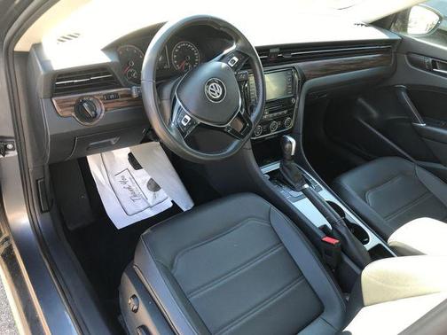 2022 Volkswagen Passat 2.0T Limited Edition