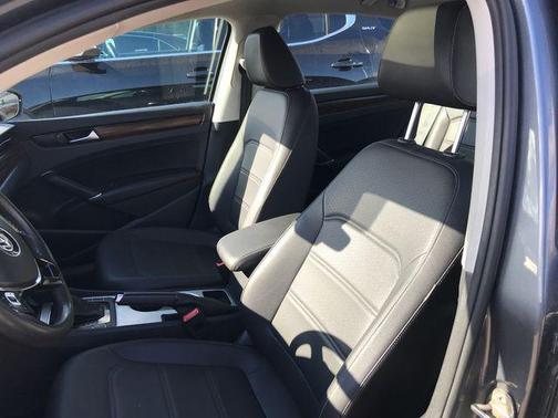 2022 Volkswagen Passat 2.0T Limited Edition