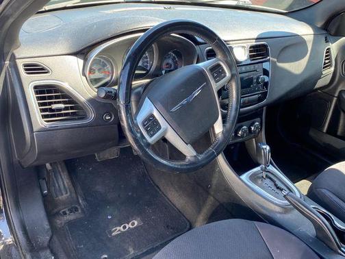 2012 Chrysler 200 Touring