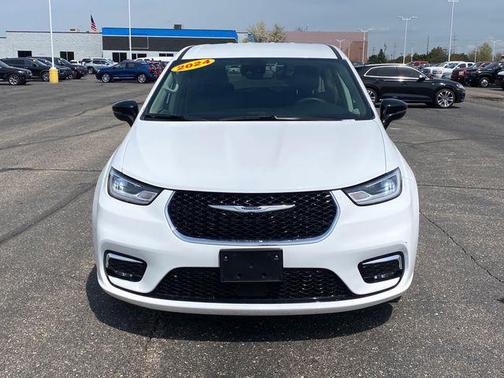 Bright White Clearcoat 2024 Chrysler Pacifica Touring L