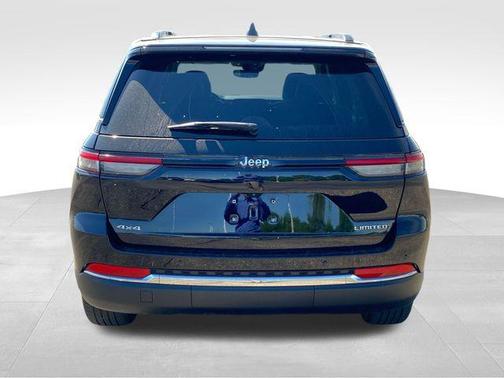 Diamond Black Crystal Pearlcoat 2023 Jeep Grand Cherokee Limited