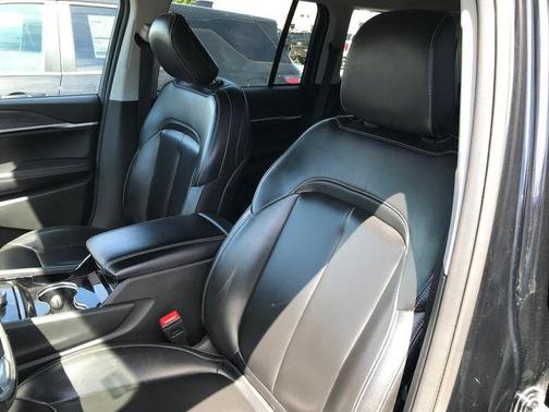 Diamond Black Crystal Pearlcoat 2023 Jeep Grand Cherokee Limited