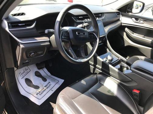 Diamond Black Crystal Pearlcoat 2023 Jeep Grand Cherokee Limited