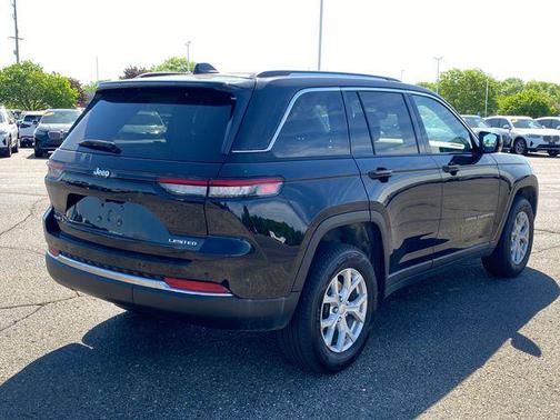 Diamond Black Crystal Pearlcoat 2023 Jeep Grand Cherokee Limited