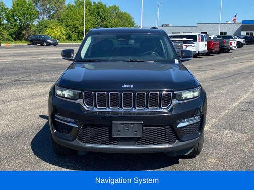 Diamond Black Crystal Pearlcoat 2023 Jeep Grand Cherokee Limited