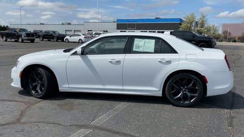 2022 Chrysler 300 Touring