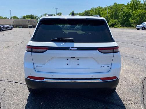 Bright White Clearcoat 2023 Jeep Grand Cherokee Limited