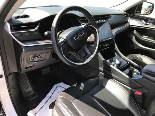 Bright White Clearcoat 2023 Jeep Grand Cherokee Limited