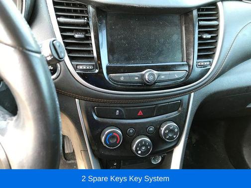 Silver Ice Metallic 2019 Chevrolet Trax LT