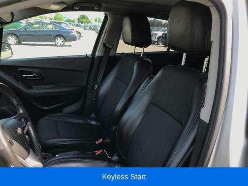 Silver Ice Metallic 2019 Chevrolet Trax LT