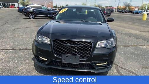 2022 Chrysler 300 Touring