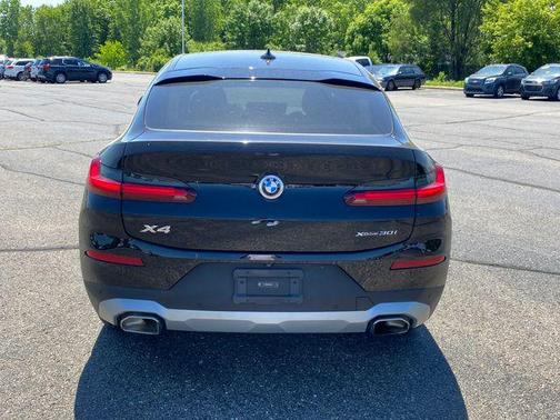 Black 2025 BMW X4 xDrive30i