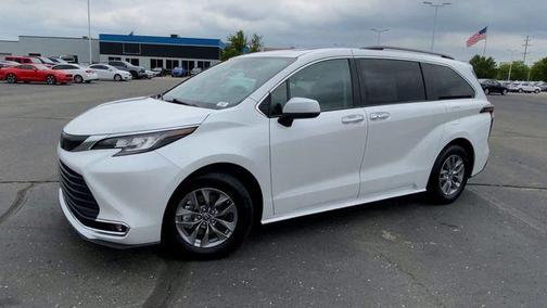 2023 Toyota Sienna XLE 7 Passenger