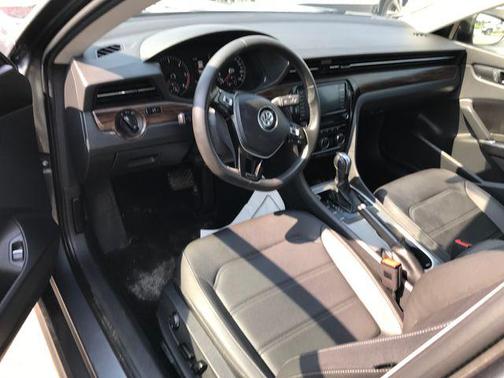 2022 Volkswagen Passat 2.0T Limited Edition