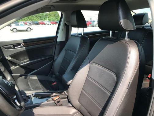 2022 Volkswagen Passat 2.0T Limited Edition