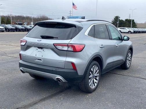 Iconic Silver Metallic 2022 Ford Escape Titanium