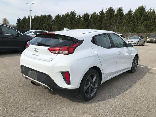 2019 Hyundai Veloster 2