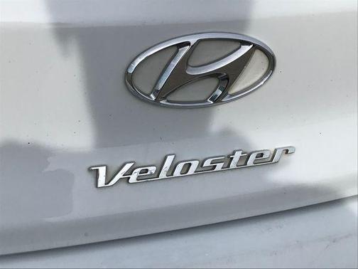 2019 Hyundai Veloster 2