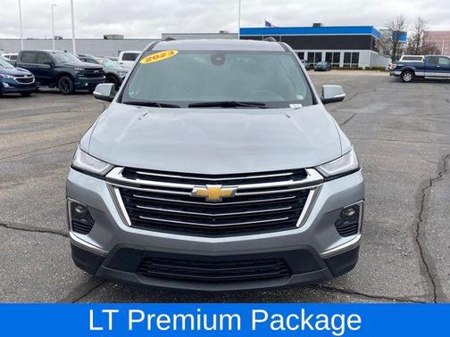Sterling Gray Metallic 2023 Chevrolet Traverse LT Leather