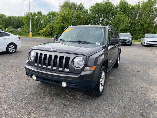 Granite Crystal Metallic Clearcoat 2015 Jeep Patriot Latitude
