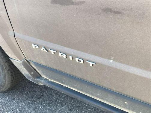 Granite Crystal Metallic Clearcoat 2015 Jeep Patriot Latitude