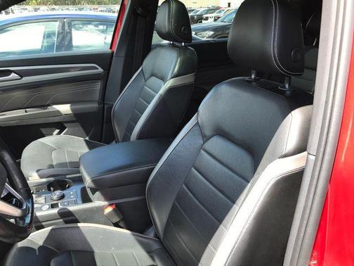 Aurora Red Metallic 2022 Volkswagen Atlas Cross Sport 3.6L V6 SEL Premium R-Line