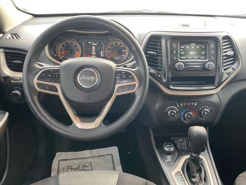 2017 Jeep Cherokee Sport