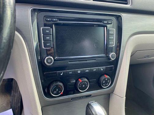 2014 Volkswagen Passat 2.0L TDI DSG SE w/Sunroof