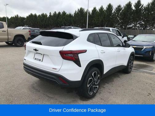 Summit White 2025 Chevrolet Trax FWD 2RS