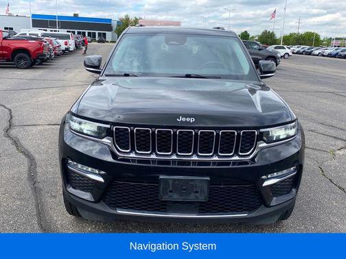 Diamond Black Crystal Pearlcoat 2023 Jeep Grand Cherokee Limited