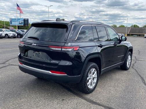 Diamond Black Crystal Pearlcoat 2023 Jeep Grand Cherokee Limited