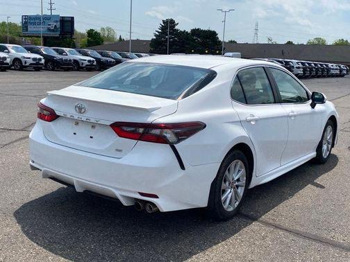 Ice Cap 2023 Toyota Camry SE