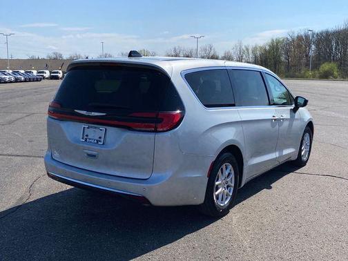 Silver Mist Clearcoat 2024 Chrysler Pacifica Touring L