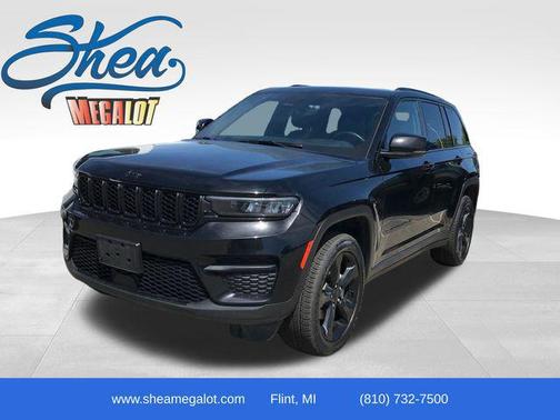 Diamond Black Crystal Pearlcoat 2023 Jeep Grand Cherokee Altitude