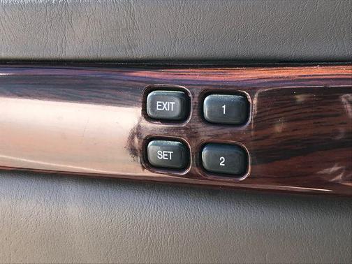 2000 Cadillac DeVille Base