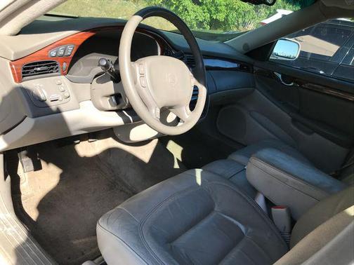 2000 Cadillac DeVille Base