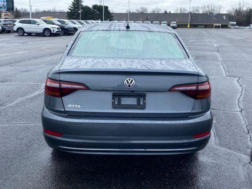 Platinum Gray Metallic 2019 Volkswagen Jetta 1.4T SE
