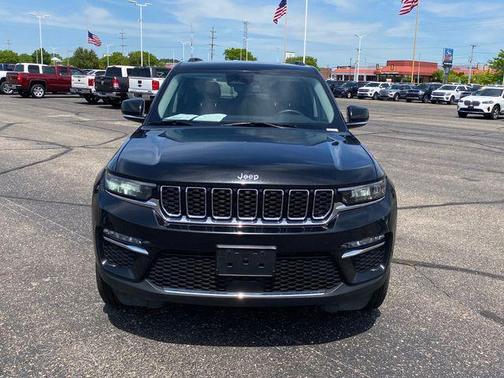 Diamond Black Crystal Pearlcoat 2023 Jeep Grand Cherokee Limited