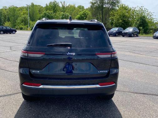 Diamond Black Crystal Pearlcoat 2023 Jeep Grand Cherokee Limited