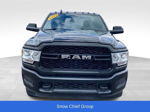 Diamond Black Crystal Pearlcoat 2022 RAM 2500 Tradesman Crew Cab 4x4 8' Box