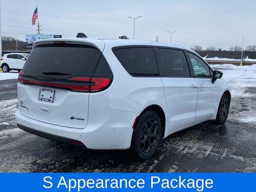2024 Chrysler Pacifica Hybrid S Appearance Pkg