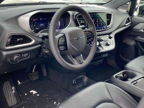 2024 Chrysler Pacifica Hybrid S Appearance Pkg