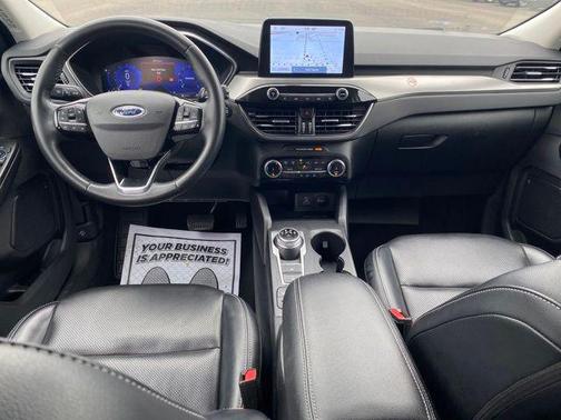 Star White Metallic Tri-Coat 2022 Ford Escape Titanium