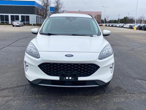 Star White Metallic Tri-Coat 2022 Ford Escape Titanium