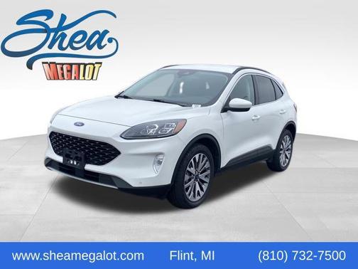 Star White Metallic Tri-Coat 2022 Ford Escape Titanium