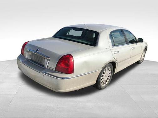 2004 Lincoln Town Car Ultimate