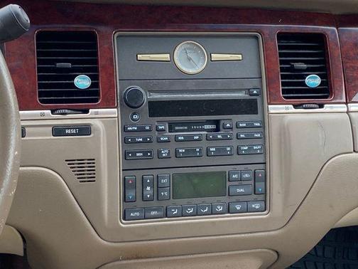 2004 Lincoln Town Car Ultimate
