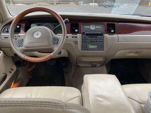 2004 Lincoln Town Car Ultimate