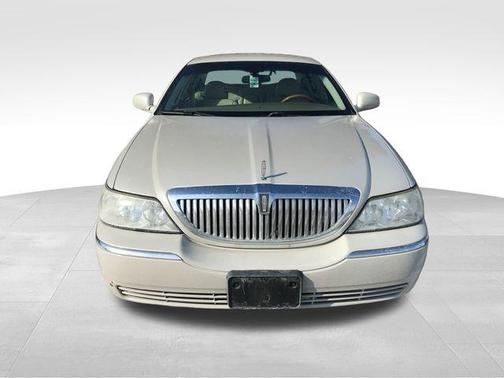 2004 Lincoln Town Car Ultimate
