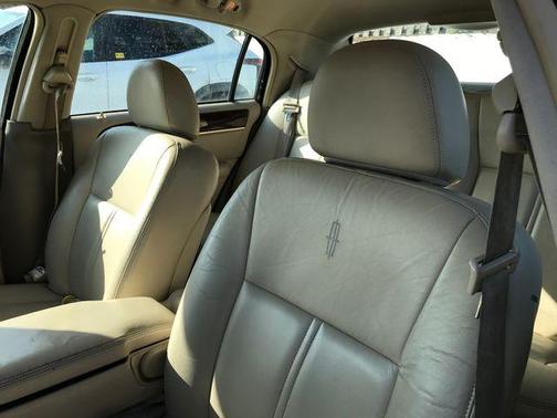 2004 Lincoln Town Car Ultimate